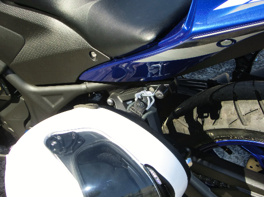 KIJIMA製YAMAHA YZF-R25用ヘルメットロック・ブラック【303-1560