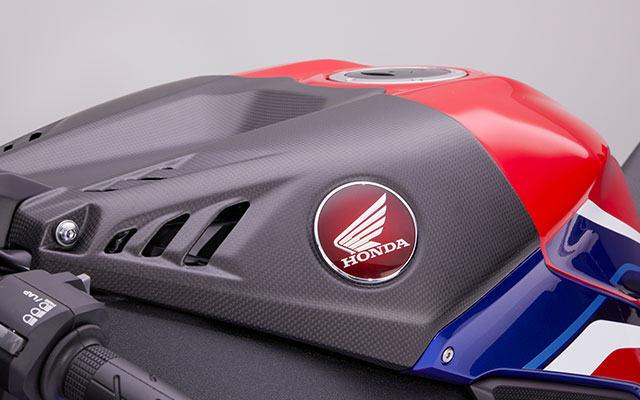 HONDA CBR1000RR-R エアボックスカバー　SC82 Webike | HONDA ホンダ カーボンエアボックスカバー CBR1000RR-R(08F74