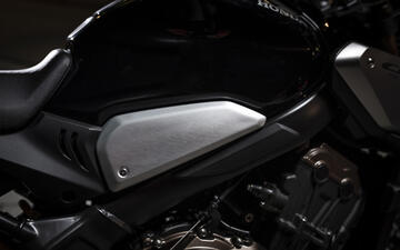 HONDA CB650R/CBR650R アルミサイドカバー 08F75-MKN-D50