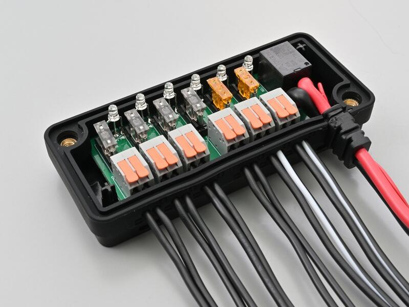 【激安】半額以下- 50%OFFの安い通販 D-UNIT アクセサリー電源ユニット DAYTONA EASY DAYTONA | 45866 アクセサリー